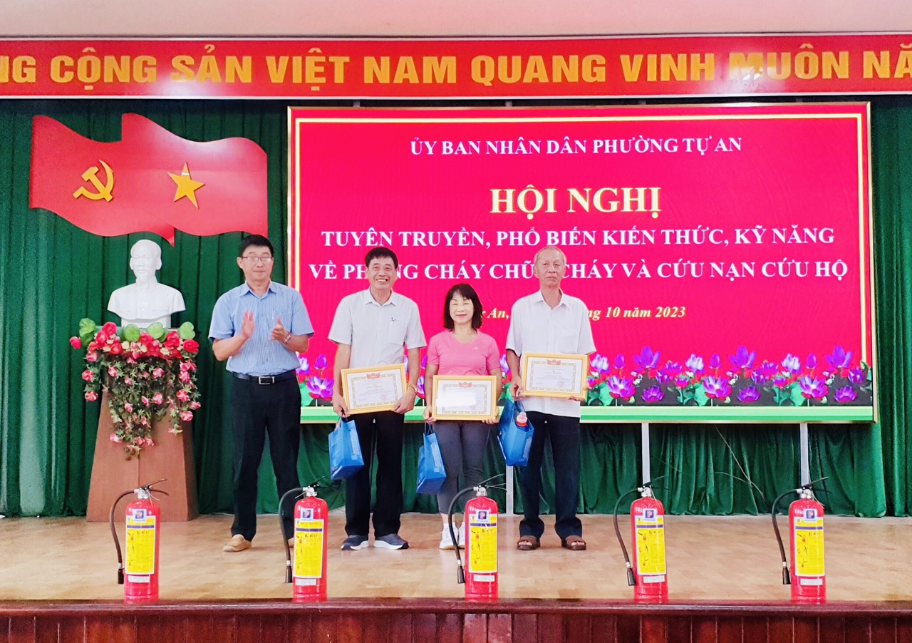 Khen thưởng